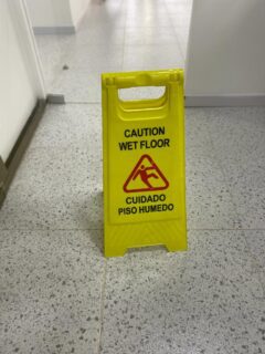 Señalizacion Piso Mojado - Imagen 2
