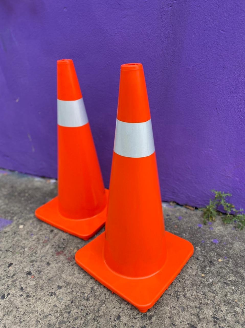 Cono De 70 Cms Pvc Liviano Reflectivo
